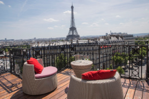 Terrasse avec vue sur la Tour Eiffel