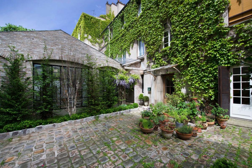 Courtyard private apartment Paris 05