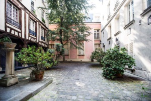 Courtyard Rue Elzevir Paris