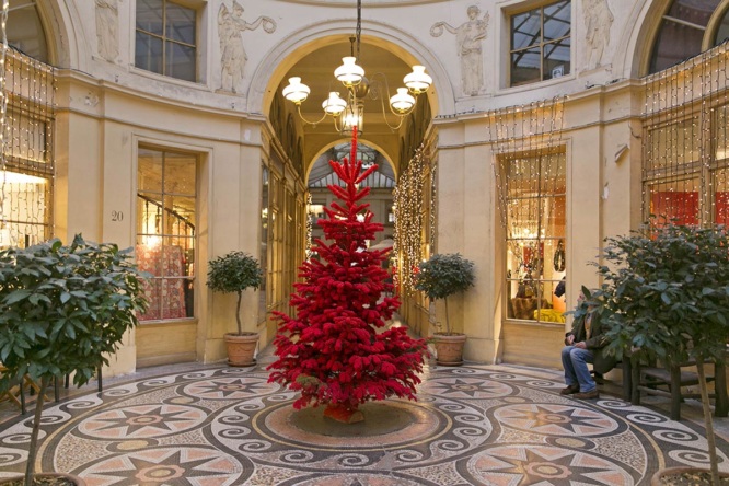 Galerie Vivienne Christmas shopping arcade