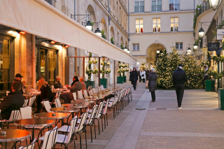 Café Le village Royal Paris