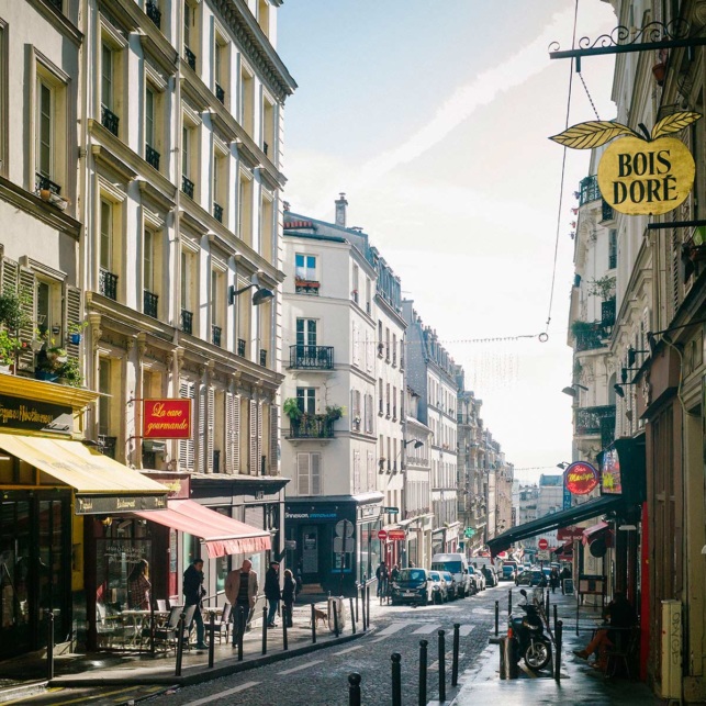 Montmartre quartier rue des Martyrs Paris