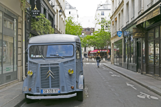 Rue Caron Paris place marché