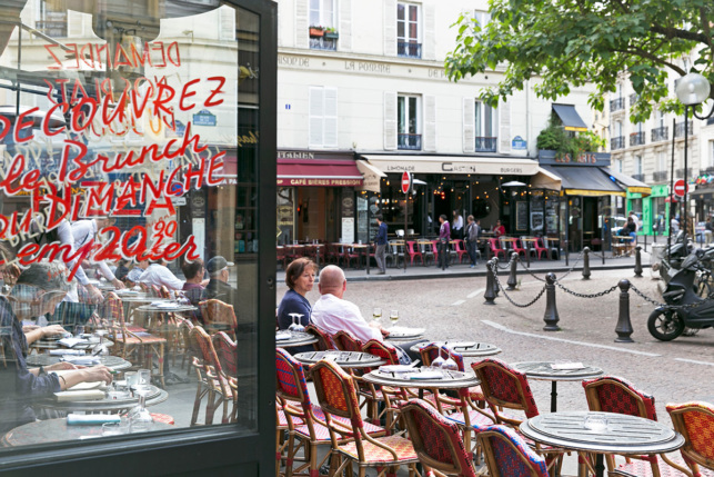 friendly local atmosphere Paris 5th arrondissement