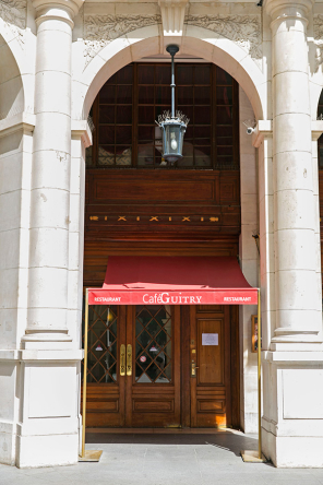 restaurants boutiques cafes Place Edouard VII Paris