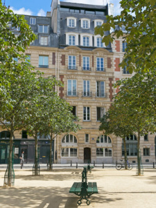 Place Dauphine square Paris