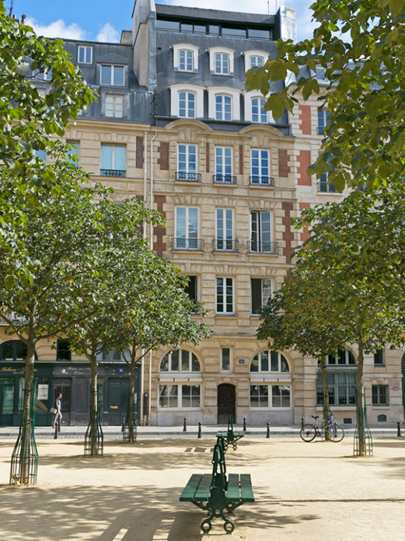 Place Dauphine square Paris