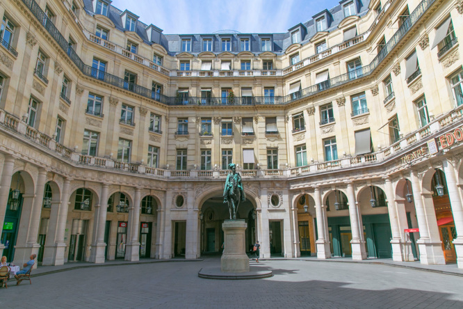 Edouard VII place Paris 9th arrondissement