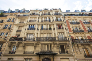 immeuble parisien façade post-haussmannienne