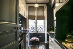 Paris One-bedroom apartment separate kitchen