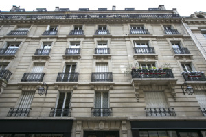 façade parisienne quartier marais ambiance Paris
