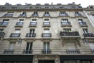façade parisienne quartier marais ambiance Paris