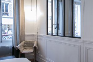 Bedroom with glass panels Paris