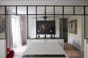 glazed partition between the kitchen and the dining room