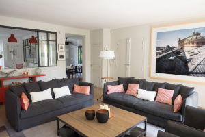 pièce à vivre verrière appartement meublé Paris