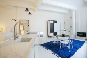 white marble kitchen studio Paris