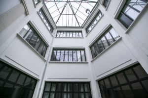 bâtiment immeuble location Paris 10 baies vitrées atrium