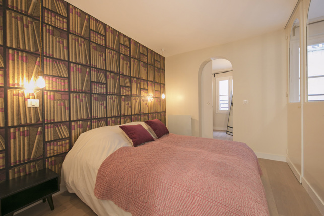 decorating the apartment bedroom shades of raspberry red gold black wallpaper