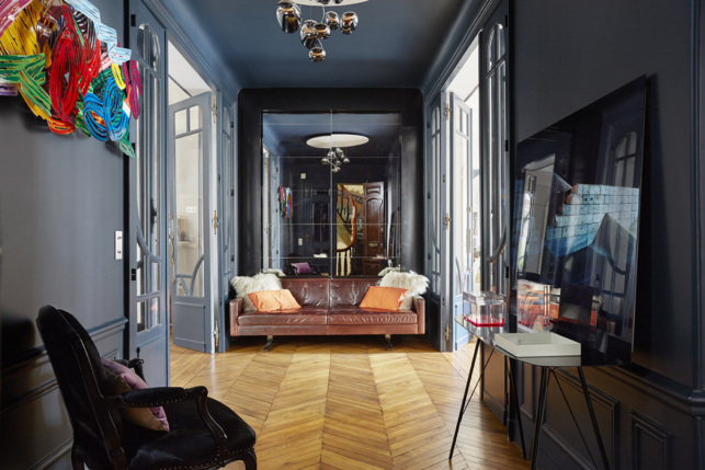 Hall entrance door apartment living rental in Paris