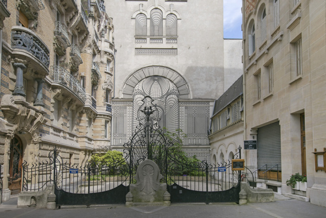 Parisian building Art Nouveau 7th district Paris