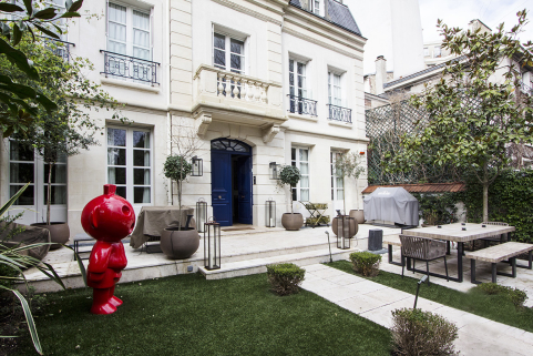 stylish house contemporary art works deco Paris