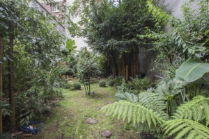 studio apartment with garden in Paris