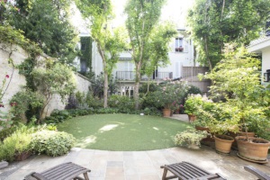 Rental with garden 4 bedroom apartment in Paris