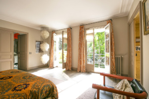 furnished rental bedroom with terrace and view paris