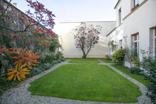 rent furnished apartment with garden Marais Paris