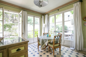 Maison meublée Paris cuisine vue jardin