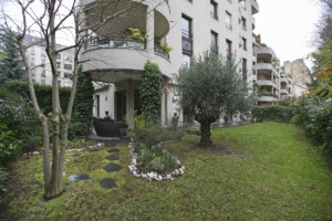 Live in Paris apartment with private garden
