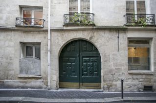 façade historique immeuble parisien quartier St-Michel Paris