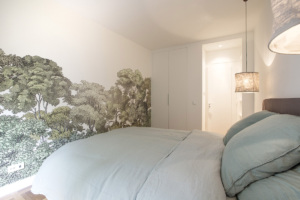 furnished bedroom romantic ambiance Paris