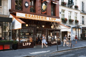 Boulevard Saint-Germain terrasse de la brasserie Lipp