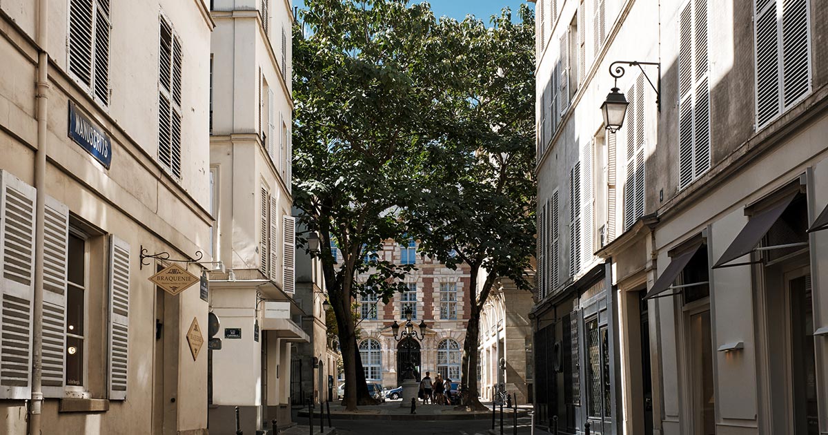 Saint-Germain-des-Prés, a neighbourhood of legend and history