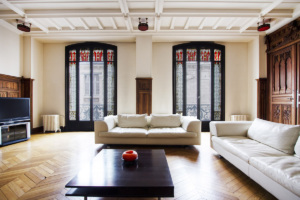 Furnished three-bedroom apartment beams fireplace Paris Père Lachaise