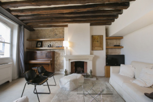 Paris apartment for rent wooden beams