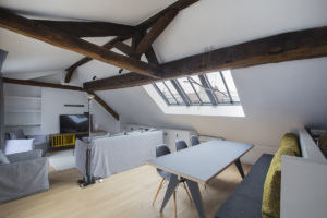 Live in Paris dining area wooden beams