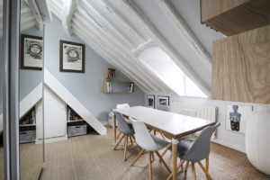 exposed beams under the eaves