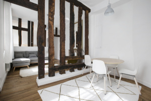 two-bedroom apartment Paris rue Jacob Saint-Germain-des-Prés beams