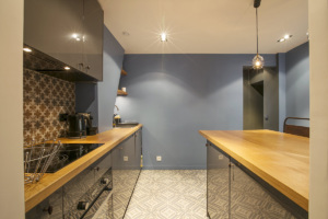 Paris rental apartment Invalides neighbourhood separated kitchen