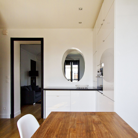 one-bed flat rent in Paris dining table home