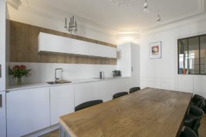 Furnished rental in Paris fully equipped open kitchen