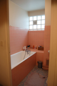 The spacious bathroom before the renovation