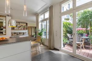 Kitchen with terrace - Furnished apartment in Paris