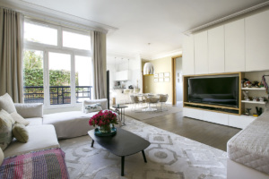 Salon avec terrasse location meublée Paris