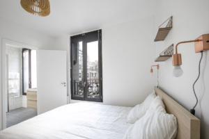 Bedroom with bathroom - Paris apartment for rent