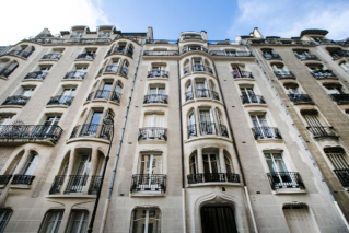 Guimard style façades with iron window sills and balconies