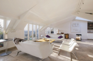 Furnished apartment under the eaves in Paris