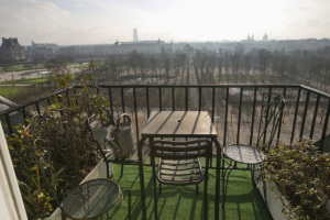 Live in a top floor of a luxury building in Paris
